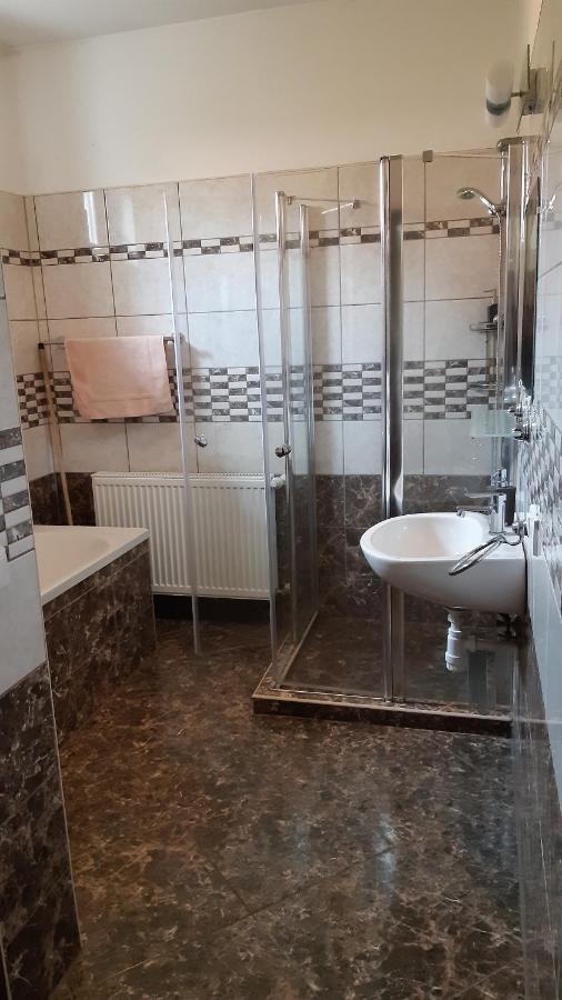 Hotel Bajusz Vendeghaz Tornyosnémeti Exteriér fotografie